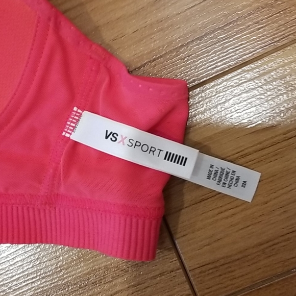 Victoria's Secret Sport Bra - Picture 4 of 7